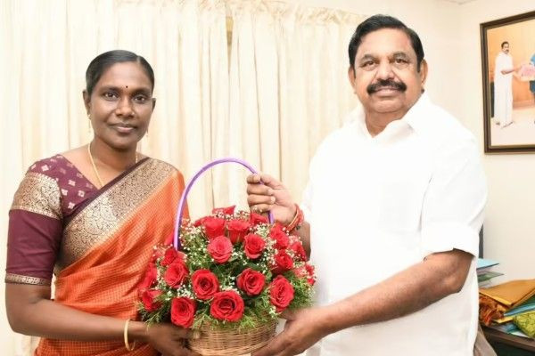 அதிமுகவில் இணைந்தார் நாம் தமிழர் கட்சி முன்னாள் நிர்வாகி காளியம்மாள்