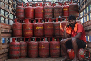 சமையல் காஸ் சிலிண்டர் குறித்து பீதியடைய வேண்டாம்: மத்திய அரசு விளக்கம்