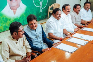 தேசிய ஜனநாயக கூட்டணியில் தொகுதி பங்கீடு ஒப்பந்தம் கையெழுத்து