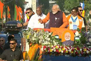 புதுச்சேரியில் பிரதமர் மோடி ரோடு ஷோ