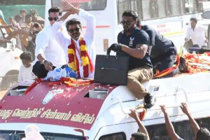 தேர்தல் பிரசாரத்தில் மக்களுக்கு இடையூறு ஏற்படுத்தியதாக புகார்; விஜய் மீது வழக்குப்பதிவு