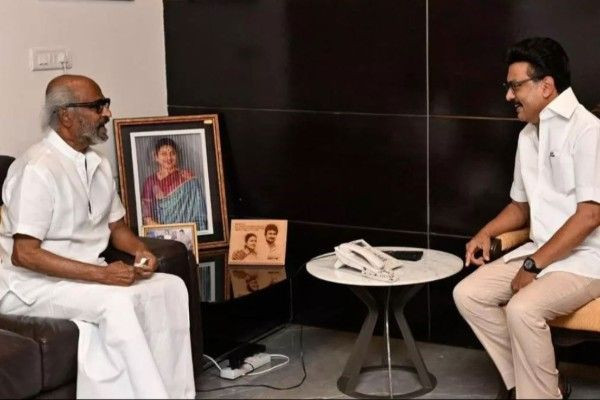 தமிழக அரசியலில் காட்சிகள் மாறின - நடந்தது என்ன?