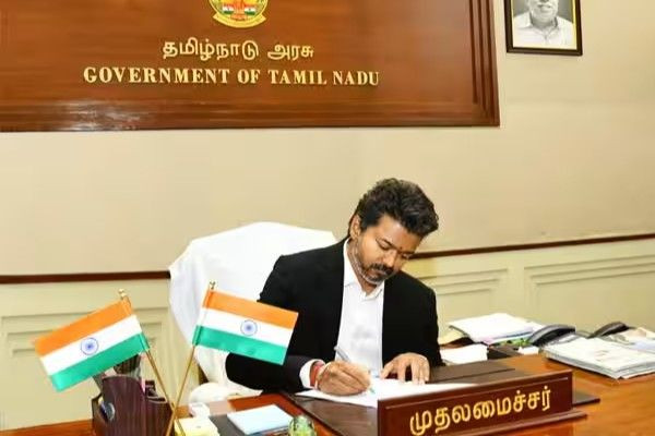 சூரிய மின் உற்பத்தி அனுமதிக்கு இனி, பி.எப்., வசூலிக்கக்கூடாது: விஜய்!