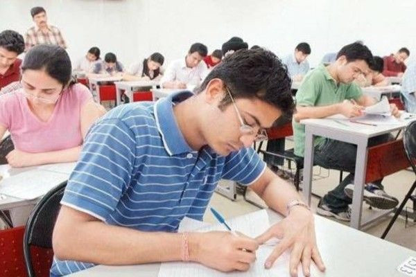 ஜேஇஇ, நீட் தேர்வுகளுக்கு தேசிய அளவில் ஒரே நுழைவுத் தேர்வு; மத்திய அரசு பரிசீலனை