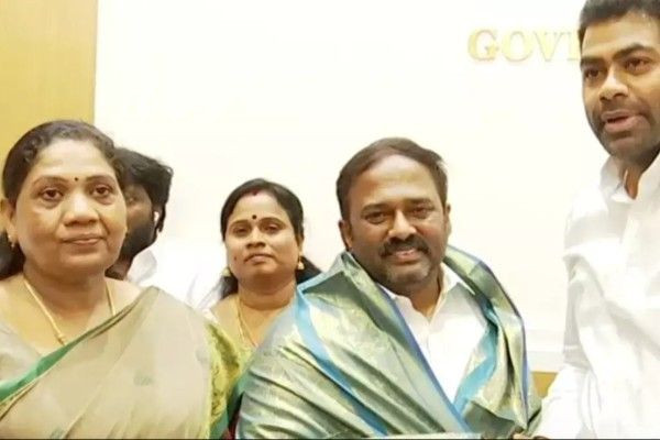 அதிமுக எம்எல்ஏக்கள் மரகதம் குமரவேல் உள்ளிட்ட 3 பேர் திடீர் ராஜினாமா: தவெகவில் ஐக்கியம்