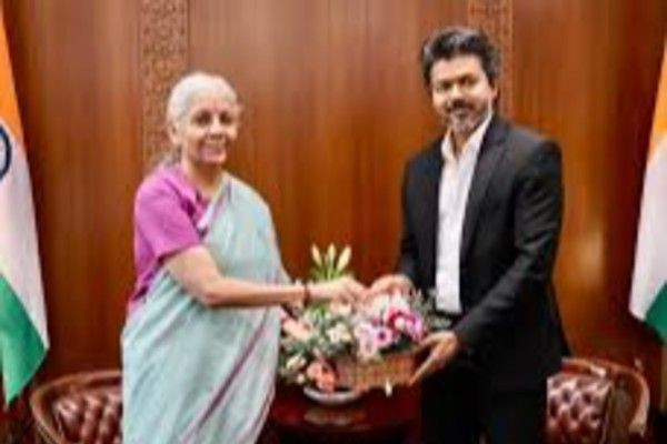 தமிழக திட்டங்களுக்கு நிதி ஒதுக்கீடு:  மத்திய நிதியமைச்சரிடம் முதல்வர் விஜய் வலியுறுத்தல்