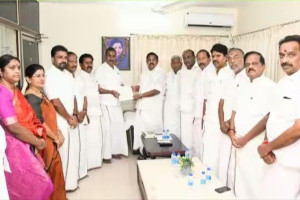 அதிமுகவில் சமாதானப்படலம்; இபிஎஸ் இடம் சரண் அடைந்தது வேலுமணி 