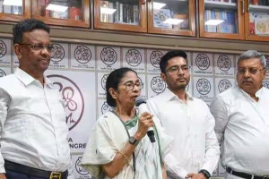 கட்சி கூட்டத்தை புறக்கணித்த 60 திரிணமுல் எம்எல்ஏக்கள்; மம்தா 