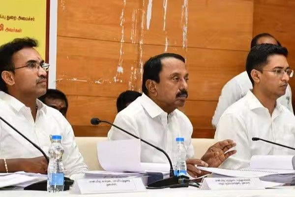 புதிய ஆட்சிக்கு கால அவகாசம் கொடுங்கள்: த.வெ.க., அமைச்சர்கள் வேண்டுகோள்