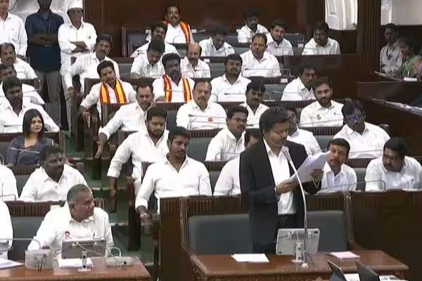 யார் நக்கல், நையாண்டி செய்தாலும் எனக்கு கவலையில்லை; முதல்வர் விஜய் பேச்சு