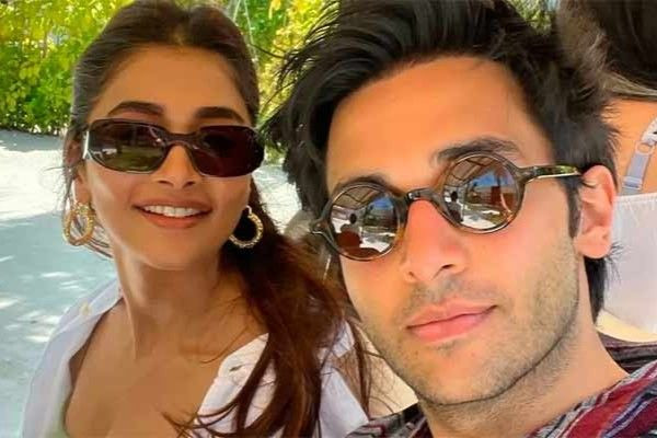  பூஜா ஹெக்டே பாலிவுட் நடிகருடன்  காதலா?