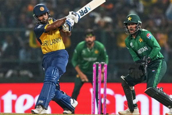  இலங்கை அணி 5 ஓட்டங்கள் வித்தியாசத்தில் பாகிஸ்தானிடம் தோல்வி
