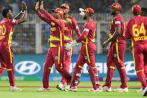  தனி விமானங்களில் இந்தியாவை விட்டு வெளியேறும் அணிகள்