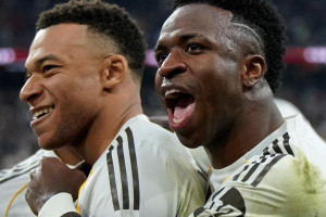 உலகின் தலைசிறந்த வீரர் எம்பாப்பே - இரட்டை கோல் அடித்து மிரட்டிய இளம் வீரர்