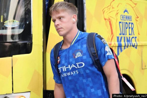  IPL-லில் CSK அணிக்கு பின்னடைவு! வேகப்பந்து வீச்சாளர் தொடரில் இருந்து விலகல்