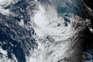 நியூசிலாந்தை தாக்கிய வையாணு புயல் - 90 விமானங்கள் ரத்து