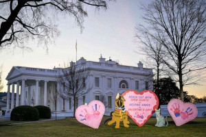  காதலர் தின கொண்டாட்டம்: அமெரிக்க வெள்ளை மாளிகை வெளியிட்ட வைரல் பதிவு