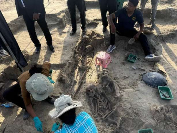 இலங்கையில் மனிதபுதைகுழிகள் தோண்டப்படும் நிலையில் தமிழ் மக்கள் ....