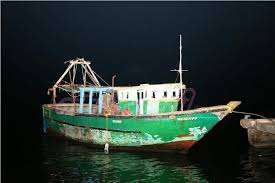 வடபகுதி கடற்பரப்பில் அத்துமீறி மீன்பிடிக்கும் தமிழ்நாட்டு மீனவர்களை இலங்கை கைது செய்யக்கூடாதா?