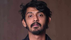 ஹீரோவாகும்  இளம் இயக்குனர்....