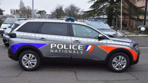 சுற்றுலாப் பயணிகளுடன் ஆபத்தான துரத்தல்: போலி டாக்சி ஓட்டுநர் கைது!!