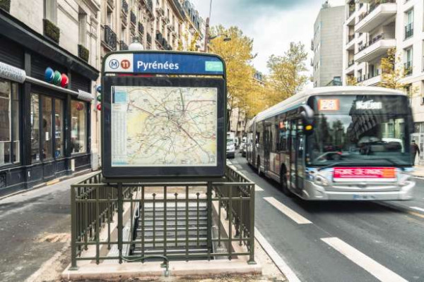 மெட்ரோவில் இரண்டு பெண்களை கழுத்தை நெரித்து கொல்ல முயன்றவர் கைது!