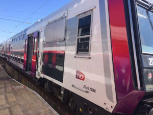 RER A ரயிலில் தூங்கிய பயணிக்கு கத்திக் குத்து: குற்றவாளி தப்பியோட்டம்!! 