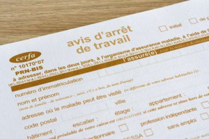 Stop-travail.com மூலம் 42,000 பயனர்களுக்கு போலி மருத்துவ சான்றிதழ்களை விற்றவர் கைது!!