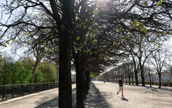 பரிஸில் கோடை தொடக்கத்தைப் போல ஒரு வெப்பமான இரவு !!