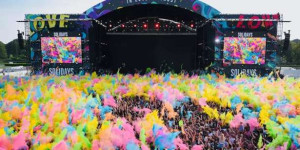 Solidays திருவிழாவில் திருடனின் பையில் 19 தங்கச்சங்கிலிகள்!!