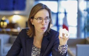 பிரெஞ்சுக்காரர்கள் ஜெர்மனியர்ளை விட "100 மணிநேரம்" குறைவாக வேலை செய்கிறார்களா?