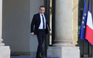 முன்னாள் அதிபர் சார்கோசியை சந்தித்த நாட்டின் புதிய பிரதமர்!!