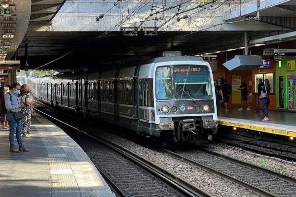 17 வயது பாடசாலைச் சிறுமி தற்கொலை! - பல்வேறு விசாரணைகள் ஆரம்பம்!!