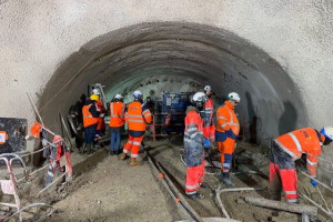 பரிசில் பாதசாரிகளுக்கு என - புதிய சுரங்கப்பாதை!!