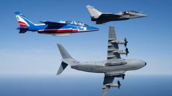 பிரெஞ்சு விமானப்படையில் 90 ஆவது நிறைவுக் கொண்டாட்டம்.. சாகச கண்காட்சி!