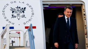 வடதுருவ ஆக்கிரமிப்பு - கிரீன்லாந்து செல்கிறார் ஜனாதிபதி மக்ரோன்!!