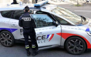 Grigny :சகோதரிகளை கத்தியால் குத்தி கொல்லமுற்பட்ட சிறுவன்!!