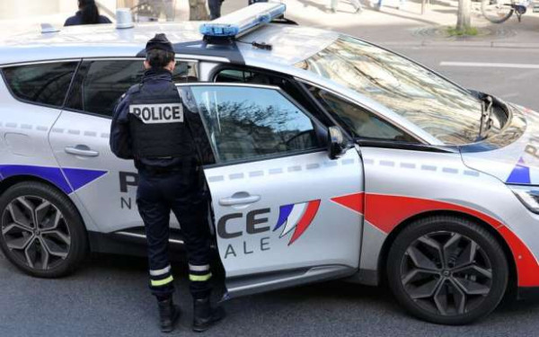 Grigny :சகோதரிகளை கத்தியால் குத்தி கொல்லமுற்பட்ட சிறுவன்!!