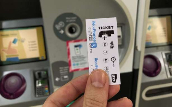 மெற்றோ, பேருந்து, RER : முடிவுக்கு வருகிறது காதித பயண அட்டை!!