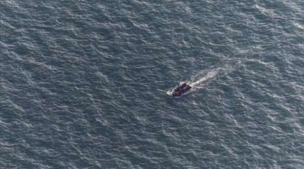 பல்வேறு படகுகள் மீட்பு.. 74 அகதிகள்!!