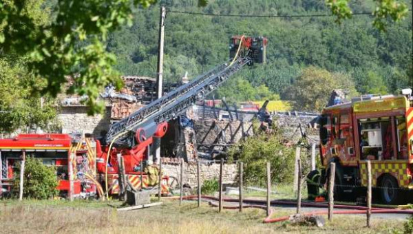 தீவிபத்துக்குள் சிக்கிய சுற்றுலா விடுதி! - மூவர் பலி! - இருவரைக் காணவில்லை!!