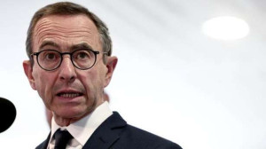 64 பேர் நாட்டை விட்டு வெளியேற்றம்!!