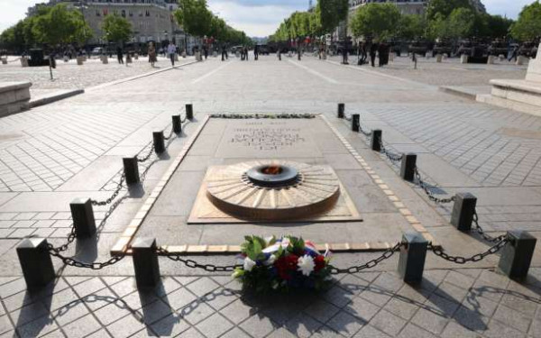 சிகரெட் பற்றவைத்த நபர் - மன்னிப்பு கோரினார்!