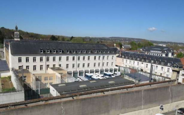 Poissy : சிறைச்சாலை பிரிகேடியர் அதிகாரி தற்கொலை!