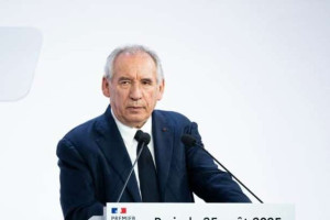 தொலைக்காட்சி நேர்காணலில் பங்கேற்கிறார் பிரான்சுவா பெய்ரூ!!