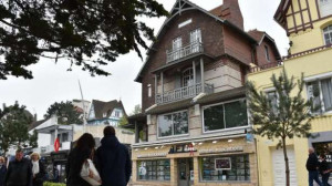 3.6 மில்லியன் யூரோக்களுக்கு வீட்டை விற்ற முதல்பெண்மணி!!