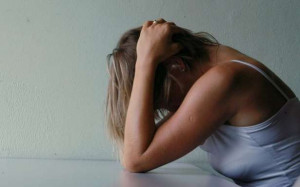 பரிஸ் : இளம் பெண் பாலியல் வல்லுறவு!!