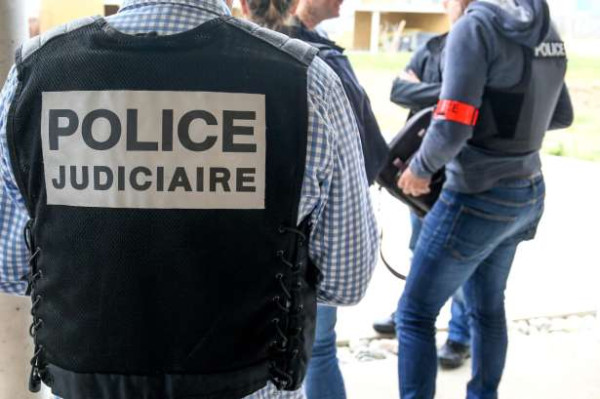 Yvelines : 10 பேர் கைது!!