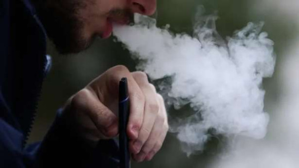 இலத்திரனியல் சிகரெட் : இணைத்தில் விற்பனை செய்ய தடை!!