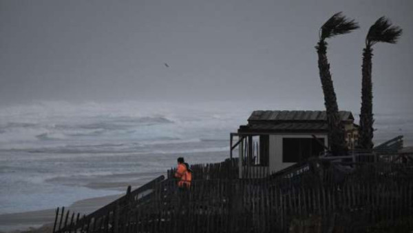 பெஞ்சமின் புயல்! - 100,000 வீடுகளுக்கு மின் தடை, மீட்புப்பணிகள் தீவிரம்..!!